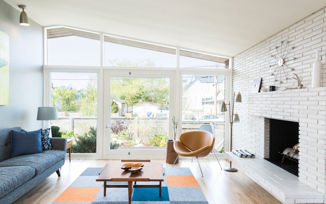 Houzz Tour: Midcentury Beach House Opens Up to the Outdoors