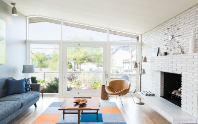 Houzz Tour: Midcentury Beach House Opens Up to the Outdoors